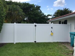 white vinyl fence